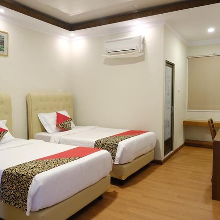 Joyful Hotel Tanjung Pandan Εξωτερικό φωτογραφία