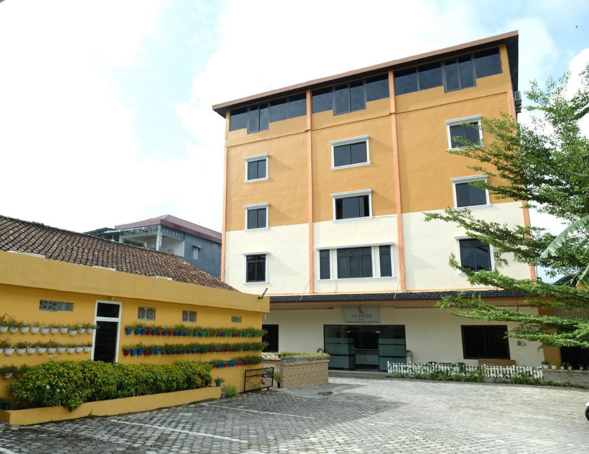 Joyful Hotel Tanjung Pandan Εξωτερικό φωτογραφία