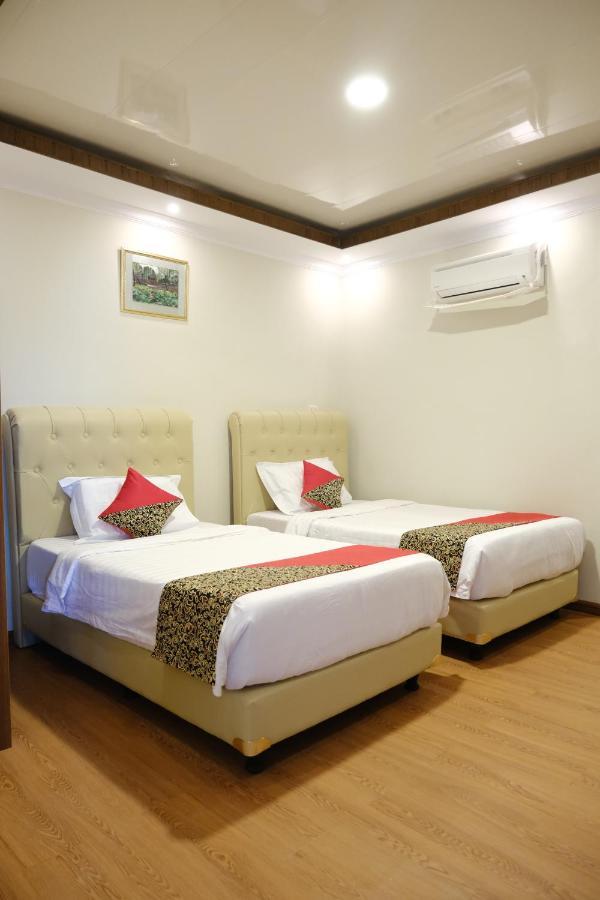 Joyful Hotel Tanjung Pandan Εξωτερικό φωτογραφία