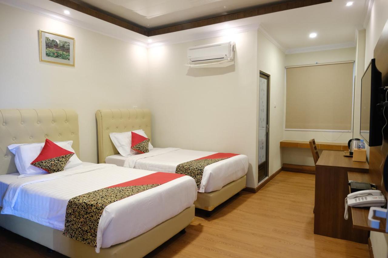 Joyful Hotel Tanjung Pandan Εξωτερικό φωτογραφία