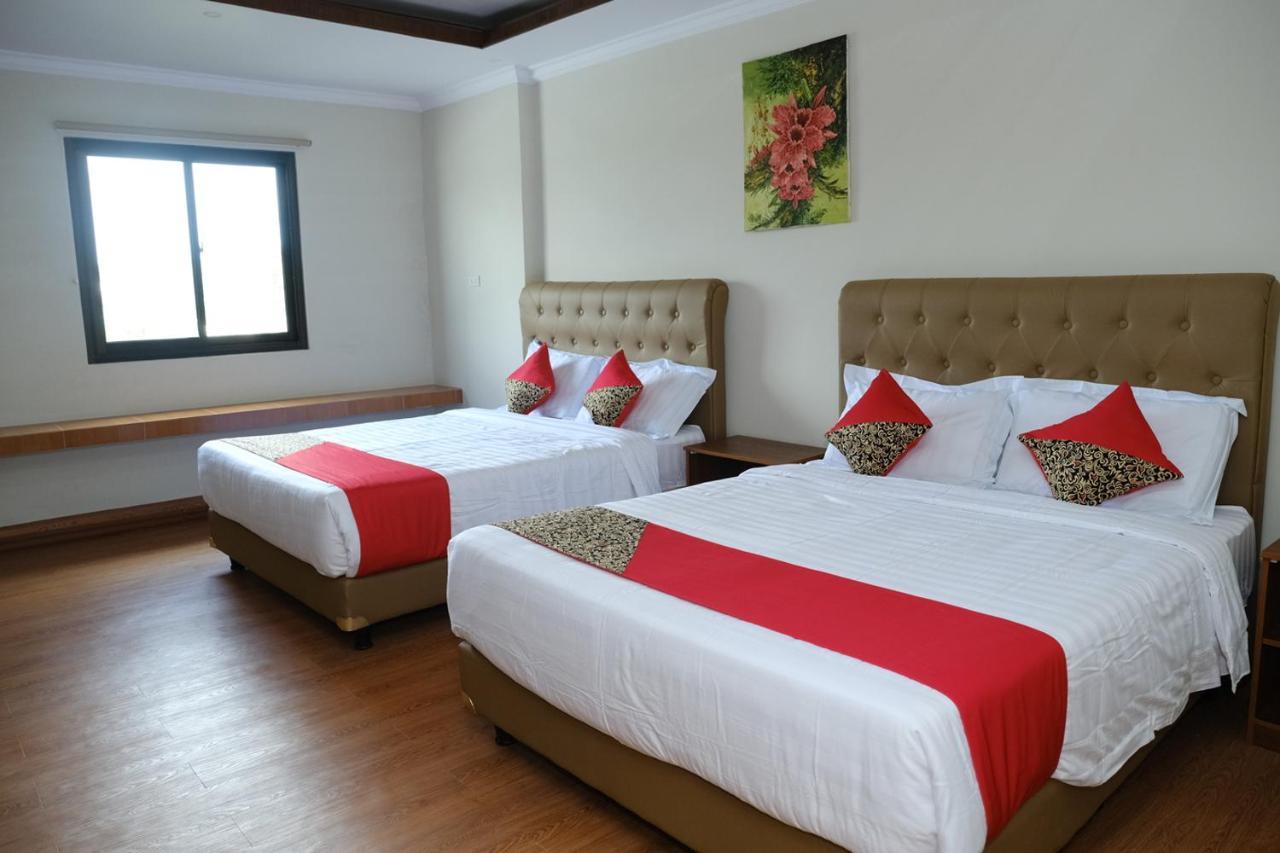Joyful Hotel Tanjung Pandan Εξωτερικό φωτογραφία